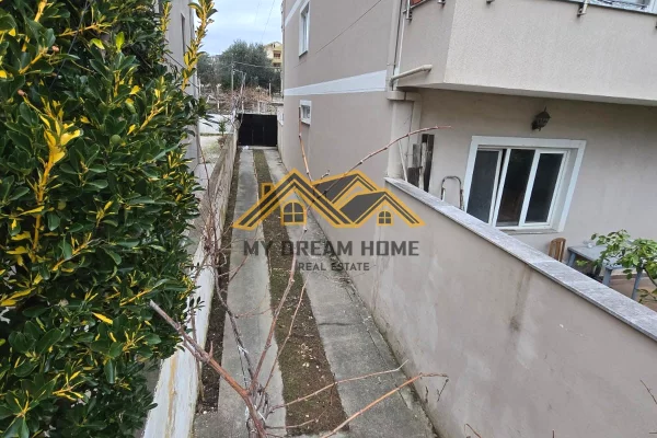 Shtepi ne shitje Shtepi Private ne Durres, 7+1, Mobilimi Pjeserisht e mobiluar, Pagesa 219,000  Euro.