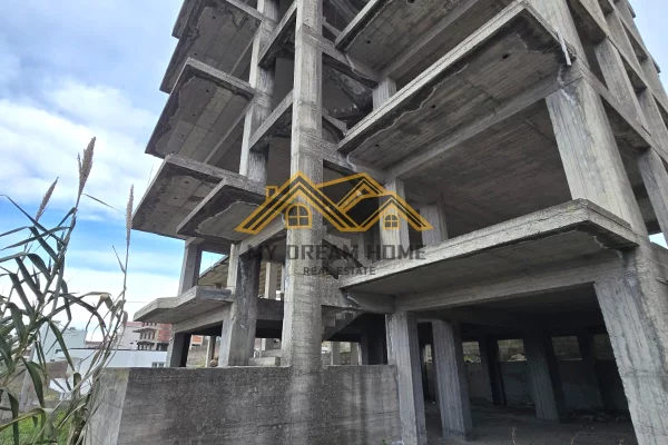 Shtepi ne shitje Shtepi Private ne Durres, 3+1, Mobilimi Bosh, pa mobiluar, Pagesa 160,000  Euro.