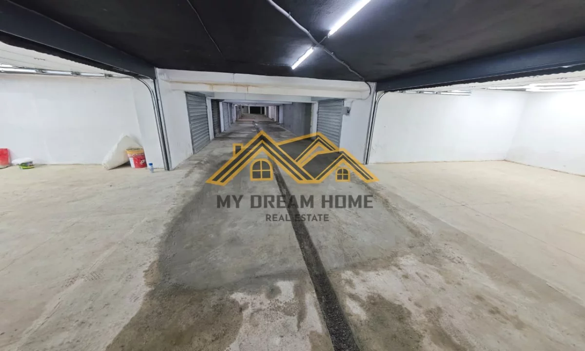 GARAZH PER 2 MAKINA NE QENDER DURRES, PER SHITJE !