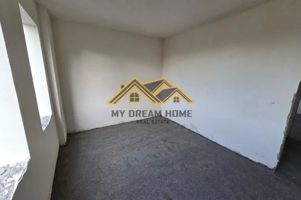 Apartment for sale in Durres 2+1, Emty