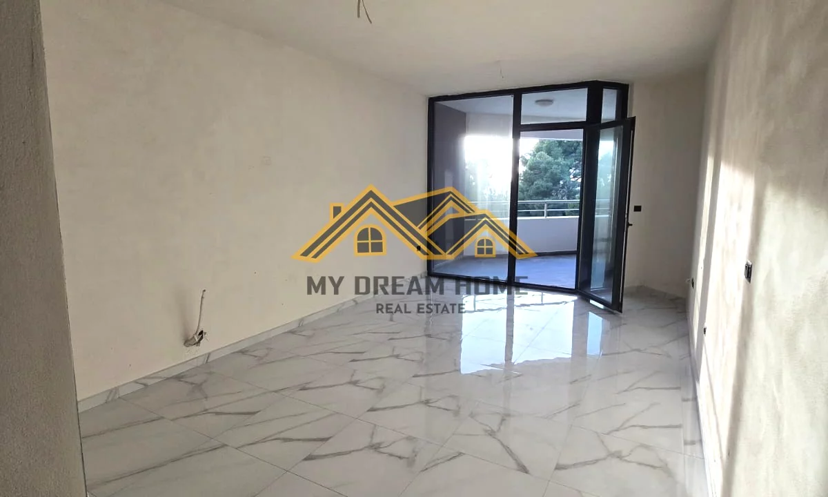 Shtepi ne shitje Apartament ne Durres, 2+1, Mobilimi Bosh, pa mobiluar, Pagesa 345,000  Euro.