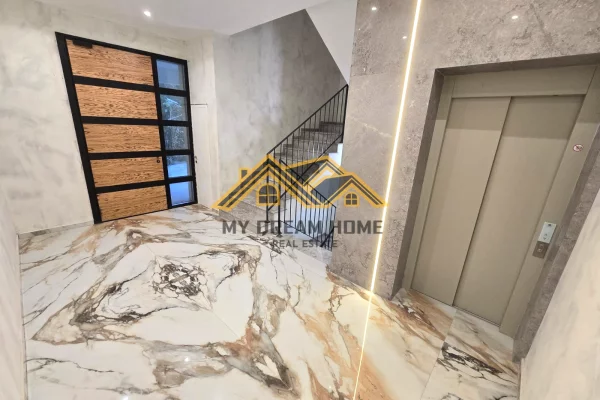 Shtepi ne shitje Apartament ne Durres, 2+1, Mobilimi Bosh, pa mobiluar, Pagesa 345,000  Euro.