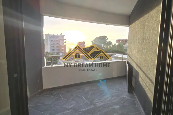 Shtepi ne shitje Apartament ne Durres, 2+1, Mobilimi Bosh, pa mobiluar, Pagesa 345,000  Euro.