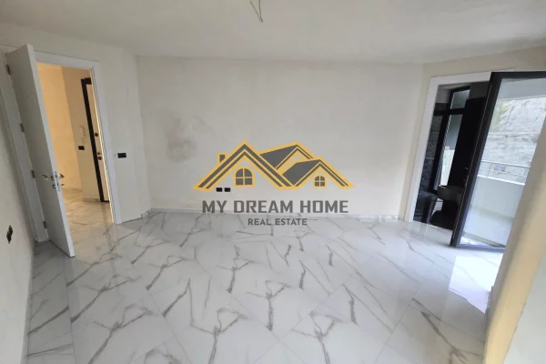 Shtepi ne shitje Apartament ne Durres, 2+1, Mobilimi Bosh, pa mobiluar, Pagesa 345,000  Euro.