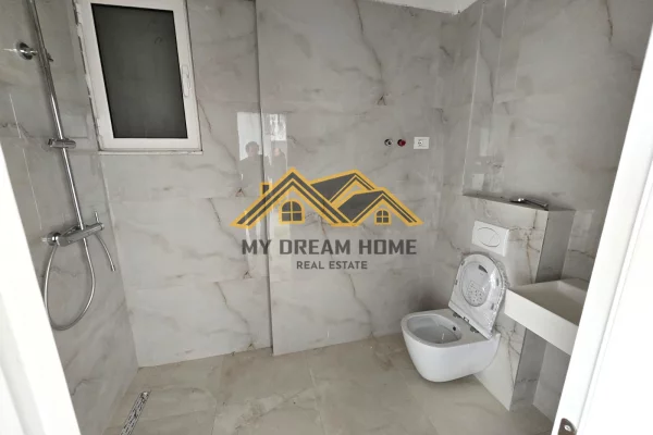 Shtepi ne shitje Apartament ne Durres, 2+1, Mobilimi Bosh, pa mobiluar, Pagesa 118,000  Euro.