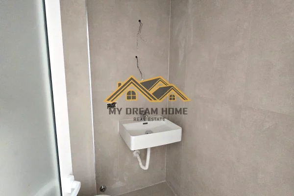 Shtepi ne shitje Apartament ne Durres, 2+1, Mobilimi Bosh, pa mobiluar, Pagesa 118,000  Euro.