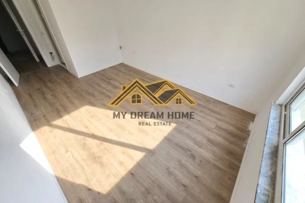 Shtepi ne shitje Apartament ne Durres, 2+1, Mobilimi Bosh, pa mobiluar, Pagesa 118,000  Euro.