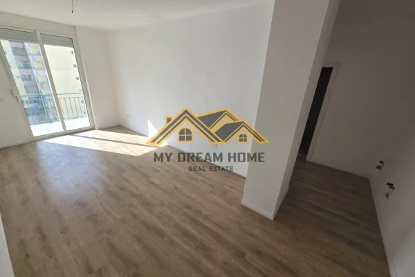 Shtepi ne shitje Apartament ne Durres, 2+1, Mobilimi Bosh, pa mobiluar, Pagesa 118,000  Euro.