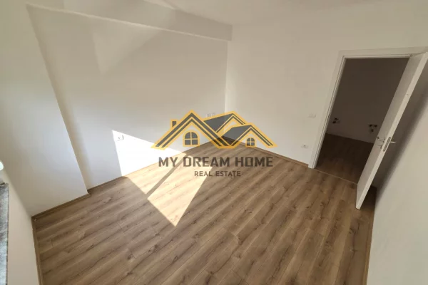 Shtepi ne shitje Apartament ne Durres, 2+1, Mobilimi Bosh, pa mobiluar, Pagesa 118,000  Euro.