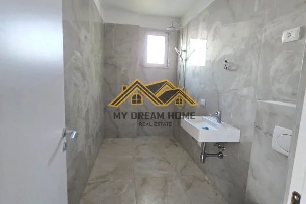 Shtepi ne shitje Apartament ne Durres, 1+1, Mobilimi Bosh, pa mobiluar, Pagesa 88,000  Euro.