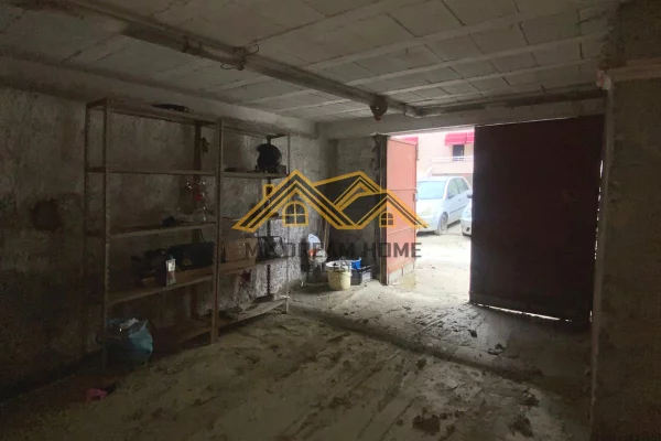 Ambient biznesi me qera 4+1 ne Durres - 20,000 Leke