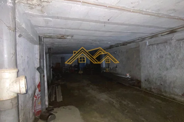 JEPET GARAZH ME QERA NE VOLLGA