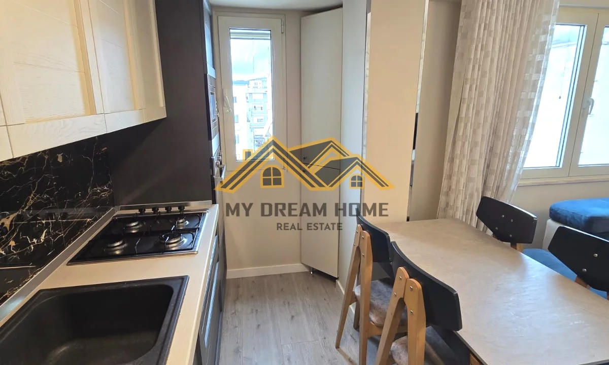 Shtepi ne shitje Apartament ne Durres, 2+1, Mobilimi E mobiluar, Pagesa 140,000  Euro.