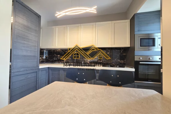 Shtepi ne shitje Apartament ne Durres, 2+1, Mobilimi E mobiluar, Pagesa 140,000  Euro.