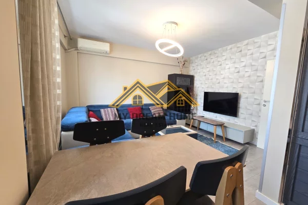 Shtepi ne shitje Apartament ne Durres, 2+1, Mobilimi E mobiluar, Pagesa 140,000  Euro.