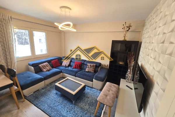 Shtepi ne shitje Apartament ne Durres, 2+1, Mobilimi E mobiluar, Pagesa 140,000  Euro.