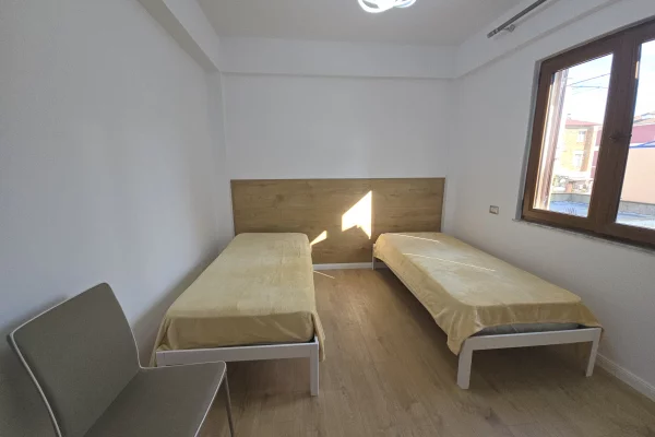 Shtepi ne shitje Apartament ne Durres, 3+1, Mobilimi E mobiluar, Pagesa 170,000  Euro.