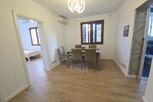 Shtepi ne shitje Apartament ne Durres, 3+1, Mobilimi E mobiluar, Pagesa 170,000  Euro.