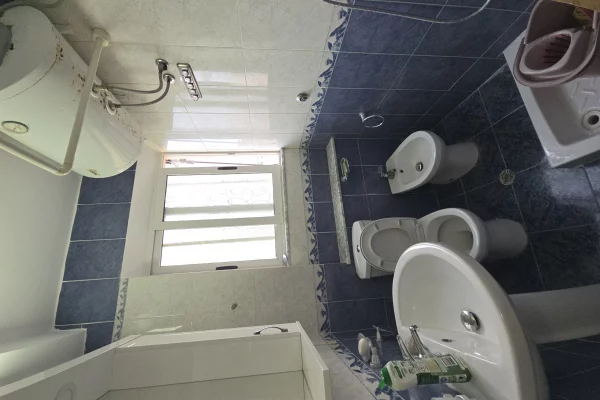 Shtepi ne shitje Apartament ne Durres, 3+1, Mobilimi E mobiluar, Pagesa 170,000  Euro.