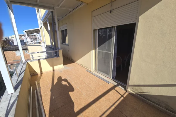 Shtepi ne shitje Apartament ne Durres, 2+1, Mobilimi E mobiluar, Pagesa 95,000  Euro.