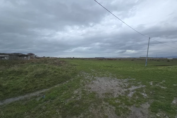 Truall ose Toke ne Durres - 120,000 Euro