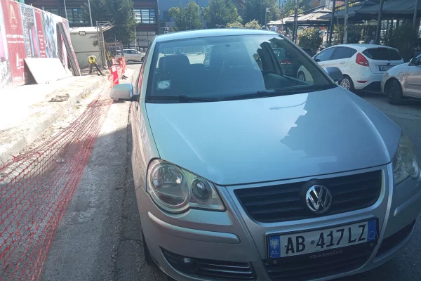 Makina ne shitje ne Tirane, Volkswagen, 2005 Benzine,Kambio Manual Pagesa 2,600  Euro.