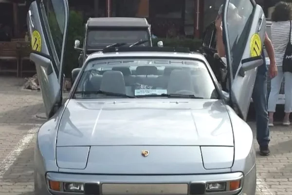 Cars for sale in Prizren, Porsche, 1990 Benzine,Kambio Manual Payment 59,999  Euro.