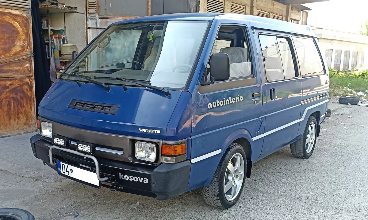 Makina ne shitje ne Prizren, Nissan, 1992 Diesel,Kambio Manual Pagesa 6,500  Euro.