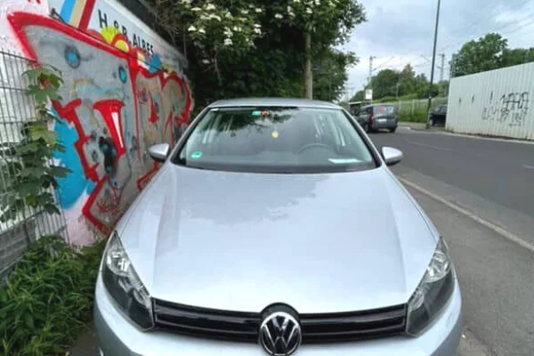 Makina ne shitje ne Tirane, Volkswagen, 2009 Benzine,Kambio Manual Pagesa 400,000,000  Leke.