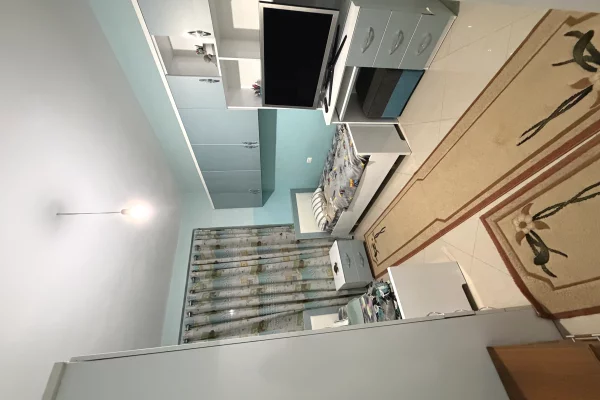 Shtepi ne shitje Apartament ne Tirane, 2+1, Mobilimi E mobiluar, Pagesa 130,000  Euro.