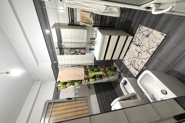 Shtepi ne shitje Apartament ne Tirane, 2+1, Mobilimi E mobiluar, Pagesa 130,000  Euro.