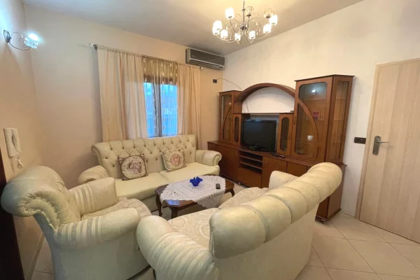 Shtepi me qera 2+1 ne Tirane - 45,000 Leke