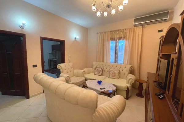 Shtepi me qera 2+1 ne Tirane - 45,000 Leke