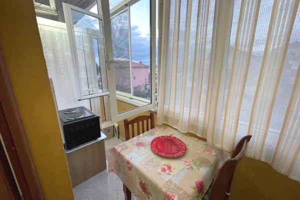 Shtepi me qera Apartament ne Tirane, Garsoniere, Mobilimi E mobiluar, Pagesa 29,000  Leke.