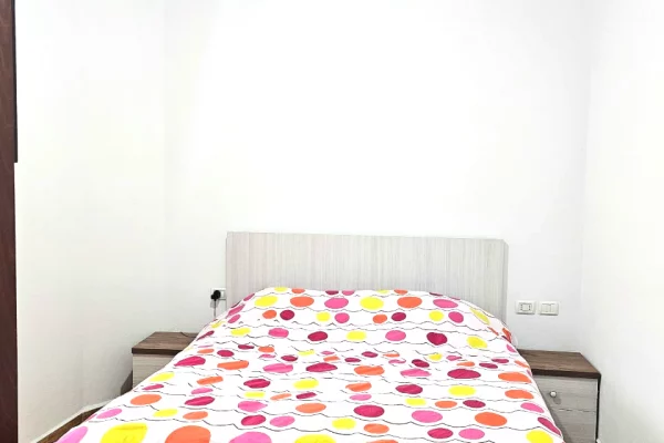 Shtepi me qera Apartament ne Tirane, 2+1, Mobilimi E mobiluar, Pagesa 45,000  Leke.