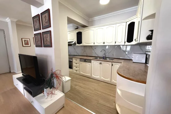 Shtepi me qera 3+1 ne Tirane - 1,000 Euro