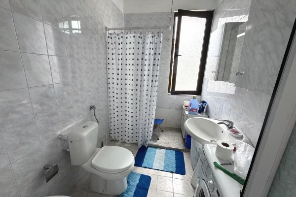 Shtepi me qera Apartament ne Tirane, 2+1, Mobilimi E mobiluar, Pagesa 55,000  Leke.