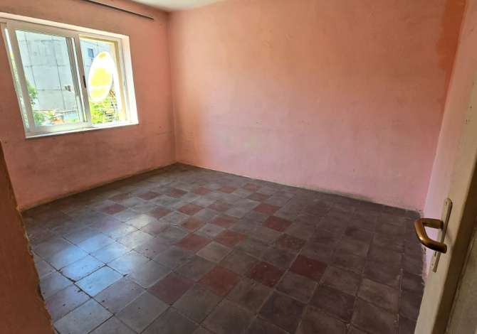 Shtepi ne shitje Apartament ne Tirane, 1+1, Mobilimi Bosh, pa mobiluar, Pagesa 85,000  Euro.