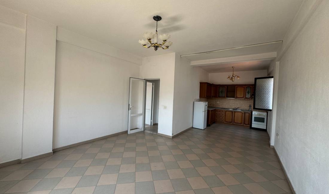 Shtepi ne shitje Apartament ne Tirane, 2+1, Mobilimi Bosh, pa mobiluar, Pagesa 120,000  Euro.