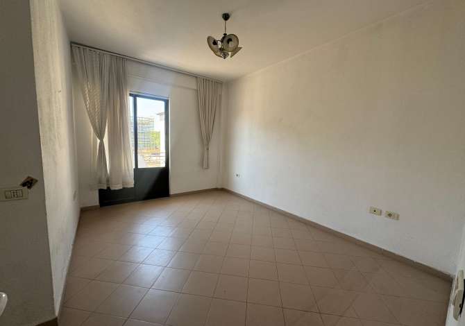 Shtepi ne shitje Apartament ne Tirane, 2+1, Mobilimi Bosh, pa mobiluar, Pagesa 120,000  Euro.