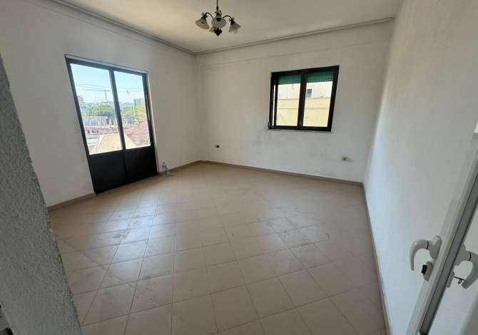 Shtepi ne shitje Apartament ne Tirane, 2+1, Mobilimi Bosh, pa mobiluar, Pagesa 120,000  Euro.