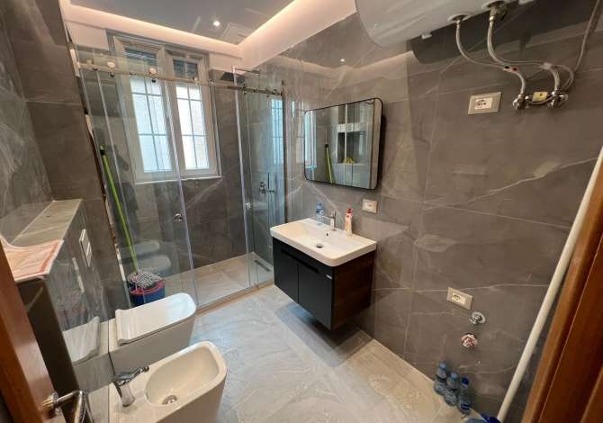 Shtepi ne shitje Apartament ne Tirane, 2+1, Mobilimi Bosh, pa mobiluar, Pagesa 178,000  Euro.