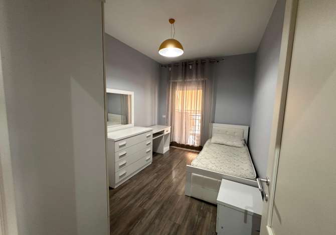 Shtepi me qera Apartament ne Tirane, 3+1, Mobilimi E mobiluar, Pagesa 1,000  Euro.