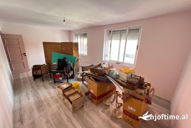 Ambient biznesi me qera 3+1 ne Tirane - 400 Euro