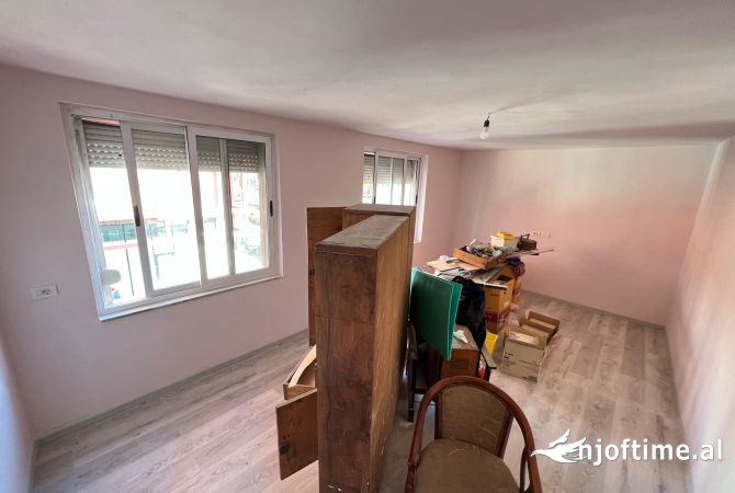 Ambient biznesi me qera 3+1 ne Tirane - 400 Euro
