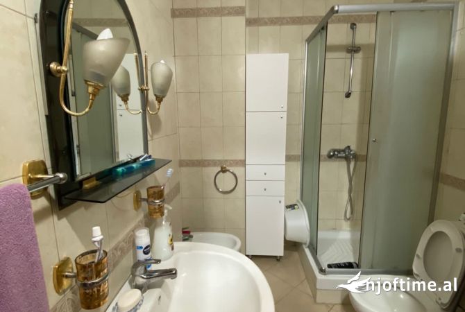 Shtepi ne shitje Apartament ne Tirane, 1+1, Mobilimi E mobiluar, Pagesa 220,000  Euro.