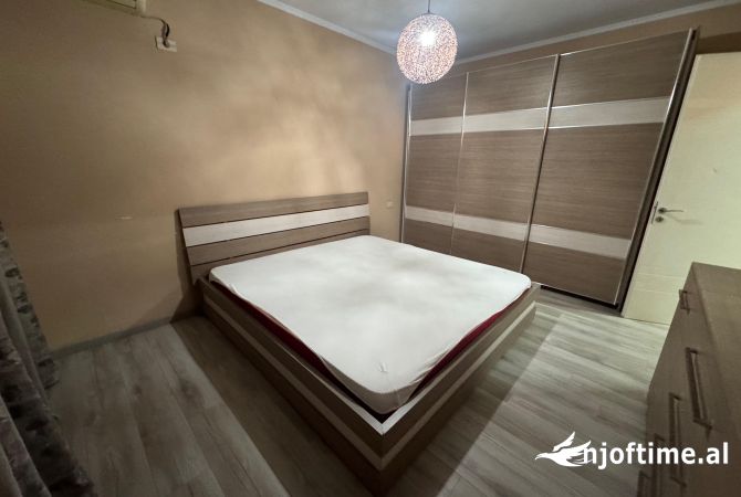 Shtepi me qera Apartament ne Tirane, 1+1, Mobilimi E mobiluar, Pagesa 550  Euro.