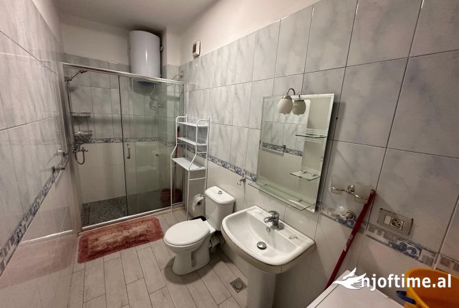 Shtepi me qera Apartament ne Tirane, 2+1, Mobilimi E mobiluar, Pagesa 700  Euro.