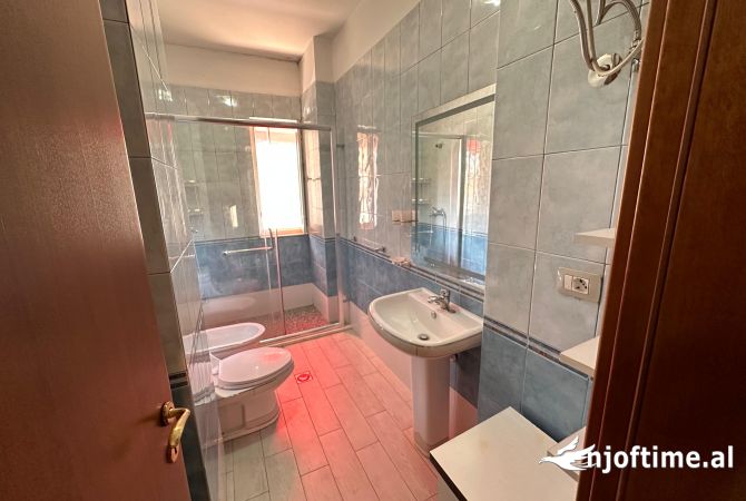 Shtepi me qera Apartament ne Tirane, 2+1, Mobilimi E mobiluar, Pagesa 700  Euro.