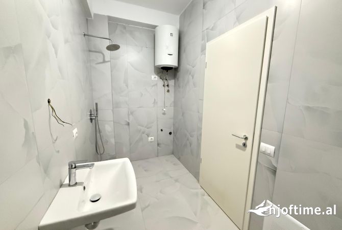Shtepi ne shitje Apartament ne Tirane, 1+1, Mobilimi Bosh, pa mobiluar, Pagesa 85,000  Euro.